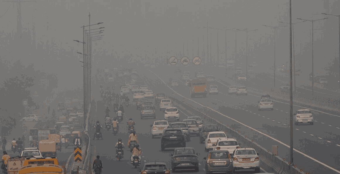 Diwali के बाद दमघोंटू हवा: Delhi AQI फिर ‘बहुत खराब