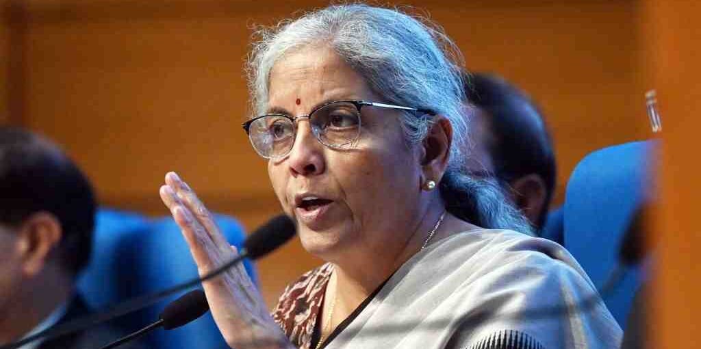 करदाताओं के साथ अच्छे से पेश आएं GST Officers