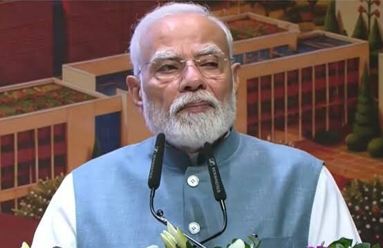 PM मोदी बोले- गरीबों को सम्मानजनक जीवन देना सरकार का लक्ष्य